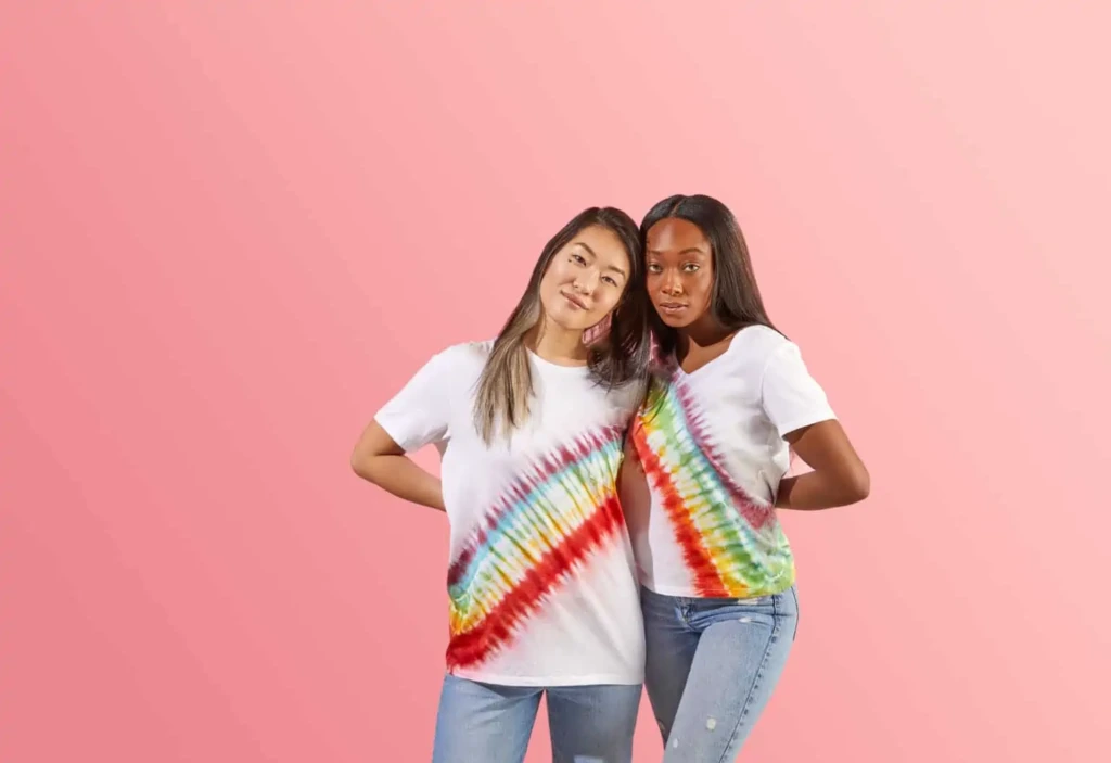 Gotowe barwione koszulki metodą tie-dye