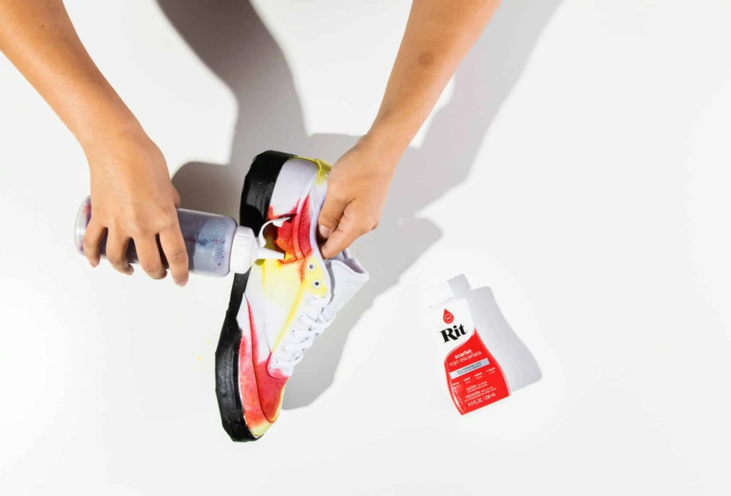 Nanoszenie barwnika za pomocą butelki z dozownikiem