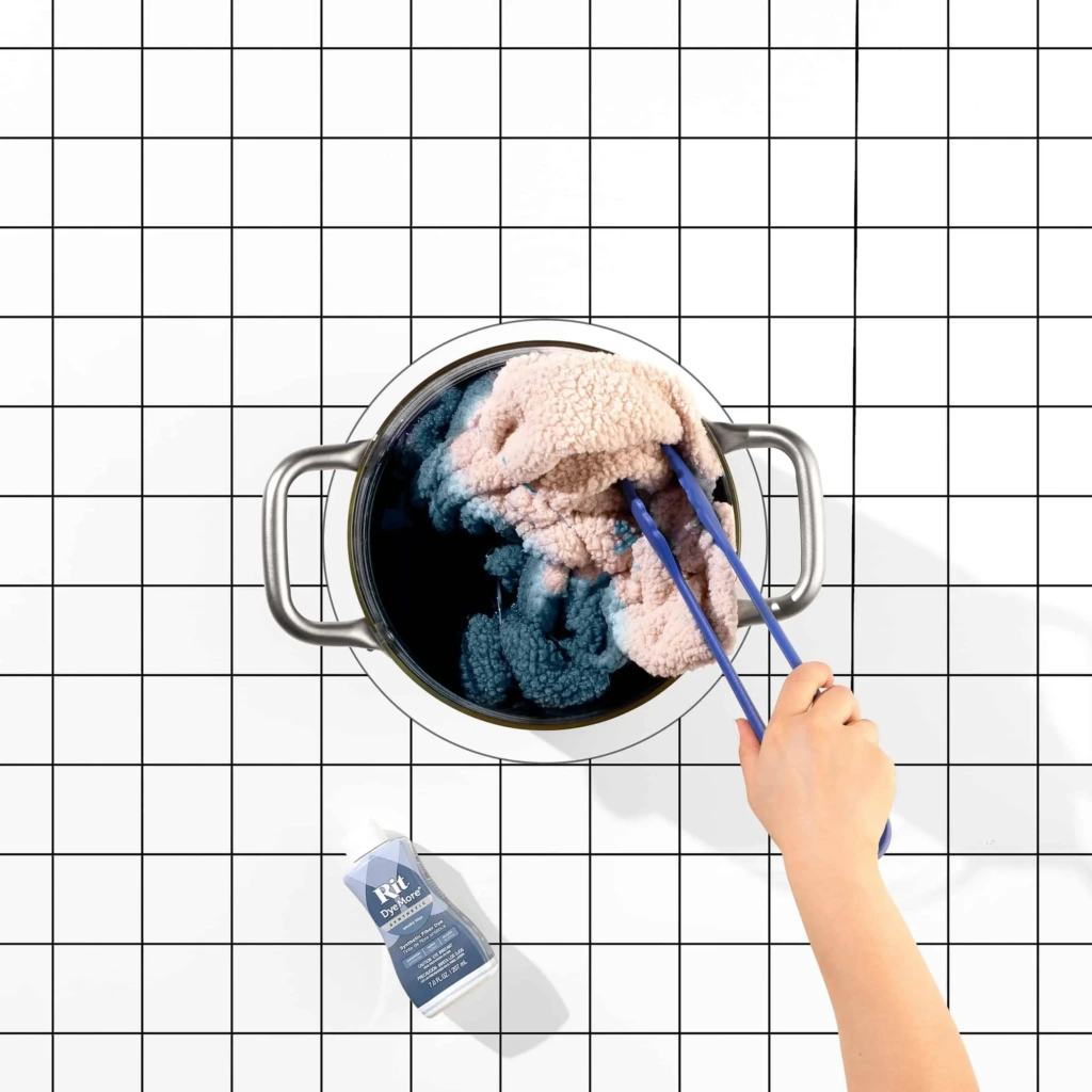 Farbowanie kurtki w kąpieli barwiącej