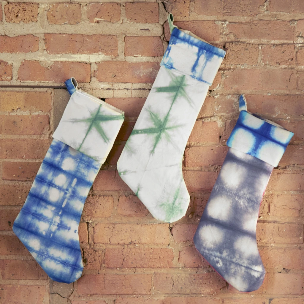 Pończochy barwione metodą Shibori