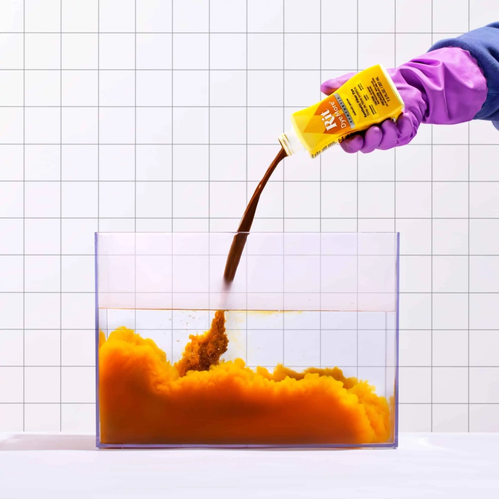 Przygotowywanie kąpieli barwiącej z barwnikiem Daffodil Yellow