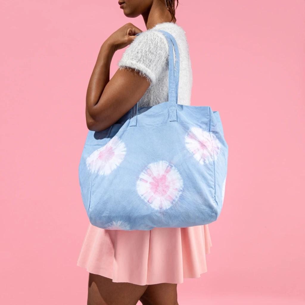 Torba typu bullseye barwiona metodą tie-dye