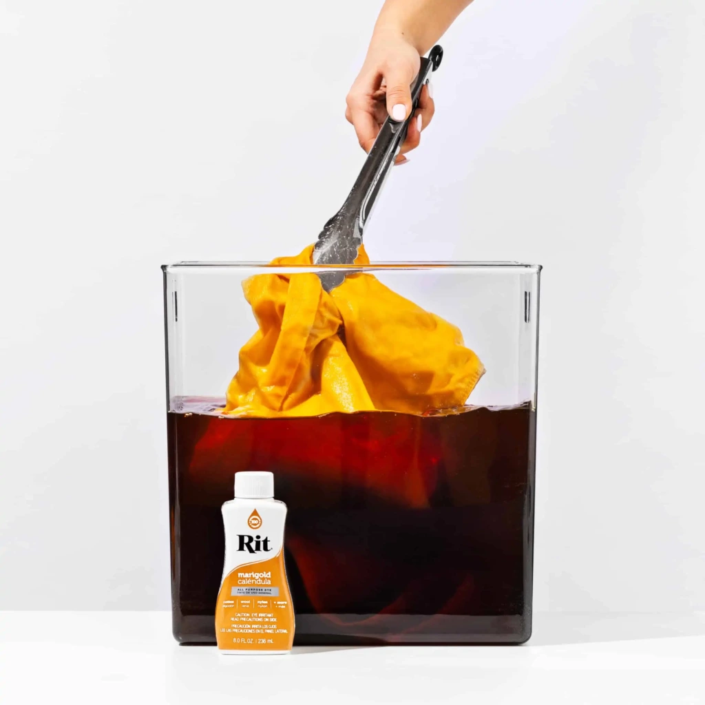 Zakończenie procesu barwienia spodni