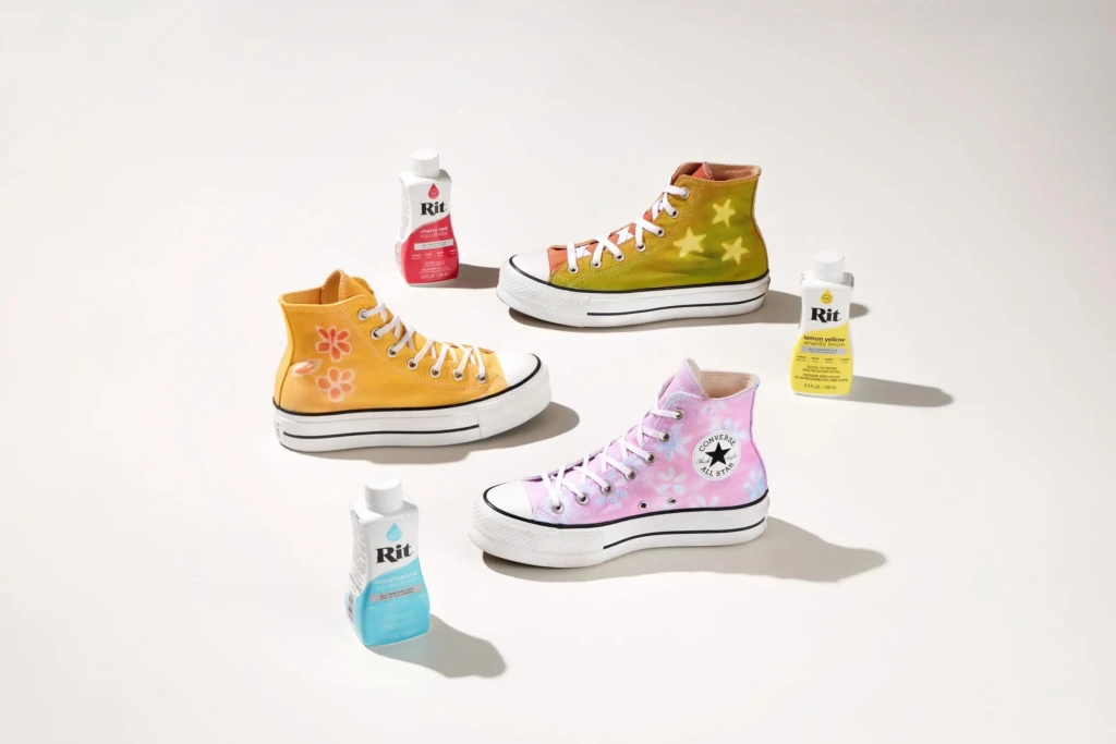 Buty Converse farbowane metodą Doodle