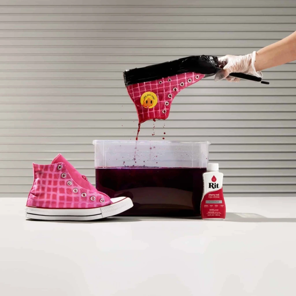 Farbowanie butów converse metodą doodle