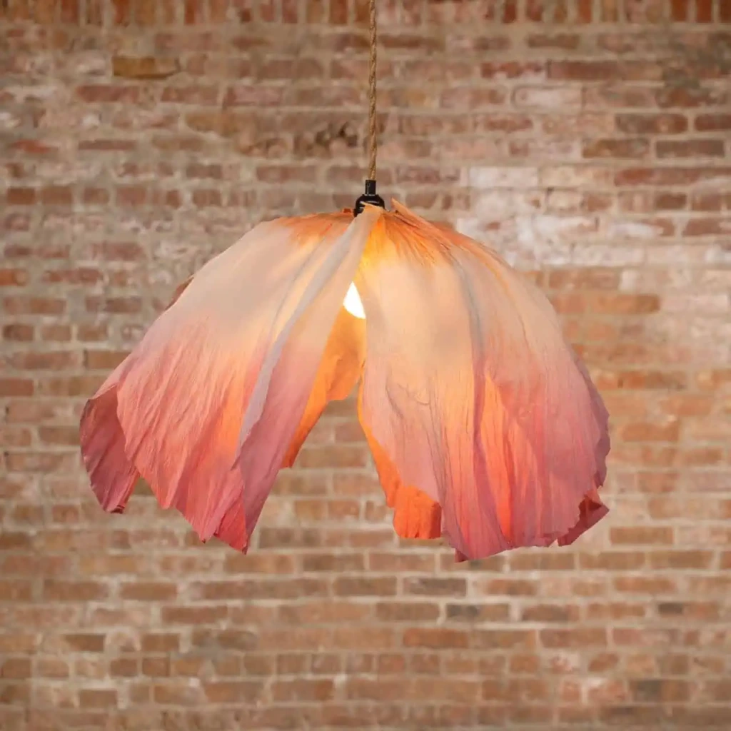 Ciesz się lampą z krepy barwioną zanurzeniową w kolorach Petal Pink i Tangerine