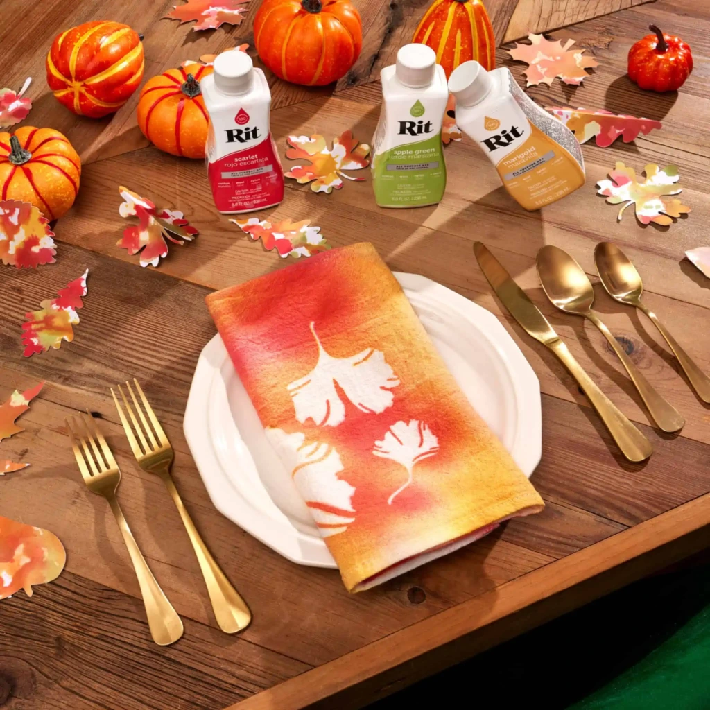 Serwetki z motywem liści miłorzębu w kolorach marigold oraz scarlet