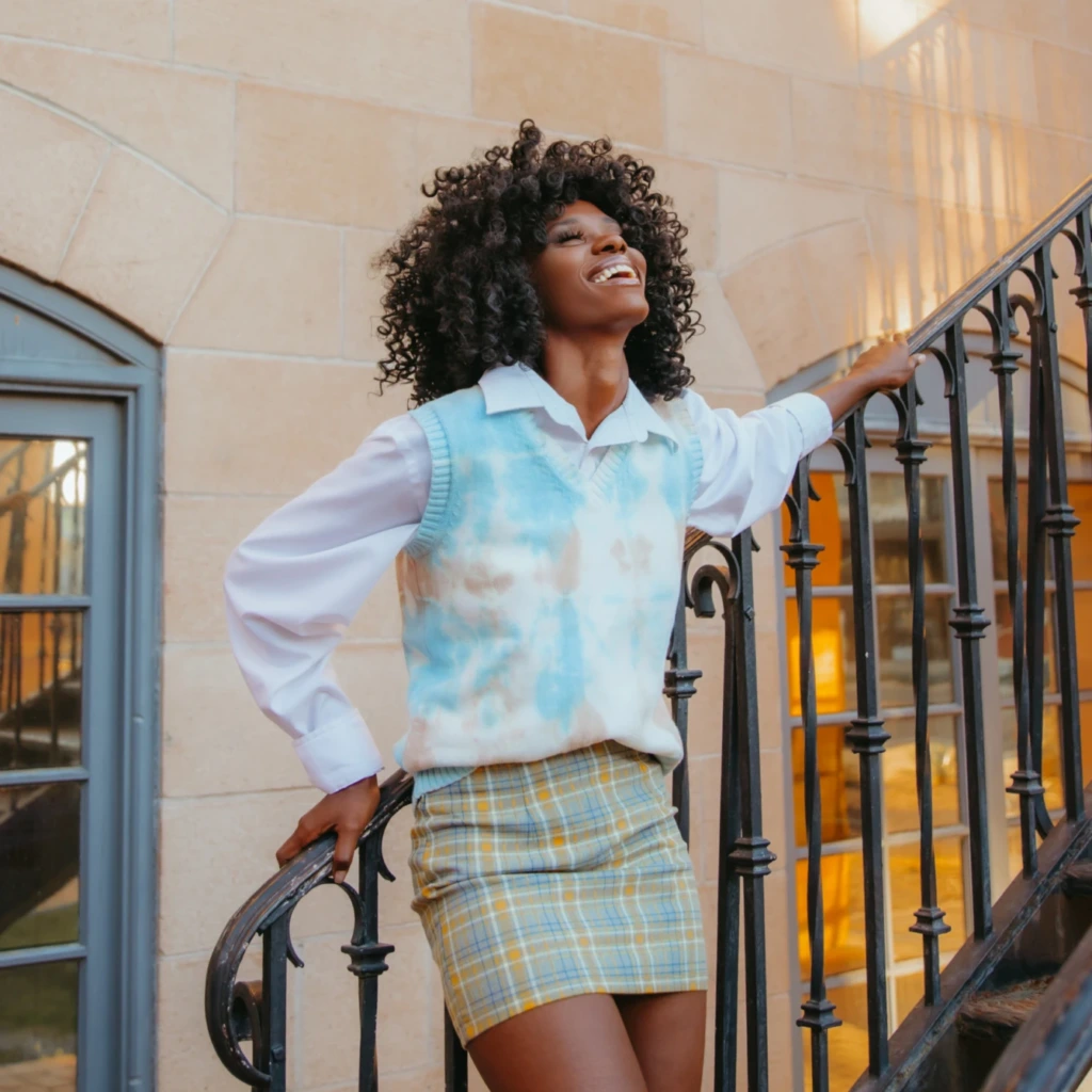 Sweter-kamizelka w stylu tie-dye barwiona w kolorach Aquamarine oraz Tan