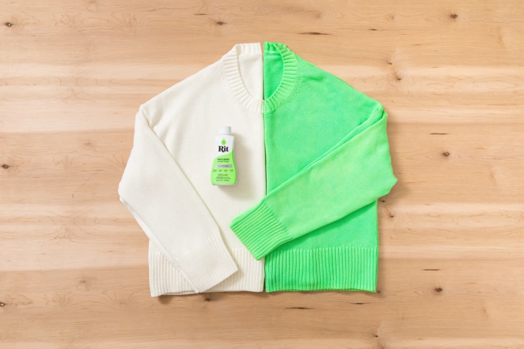 Efekt przed barwieniem oraz po barwieniu swetra