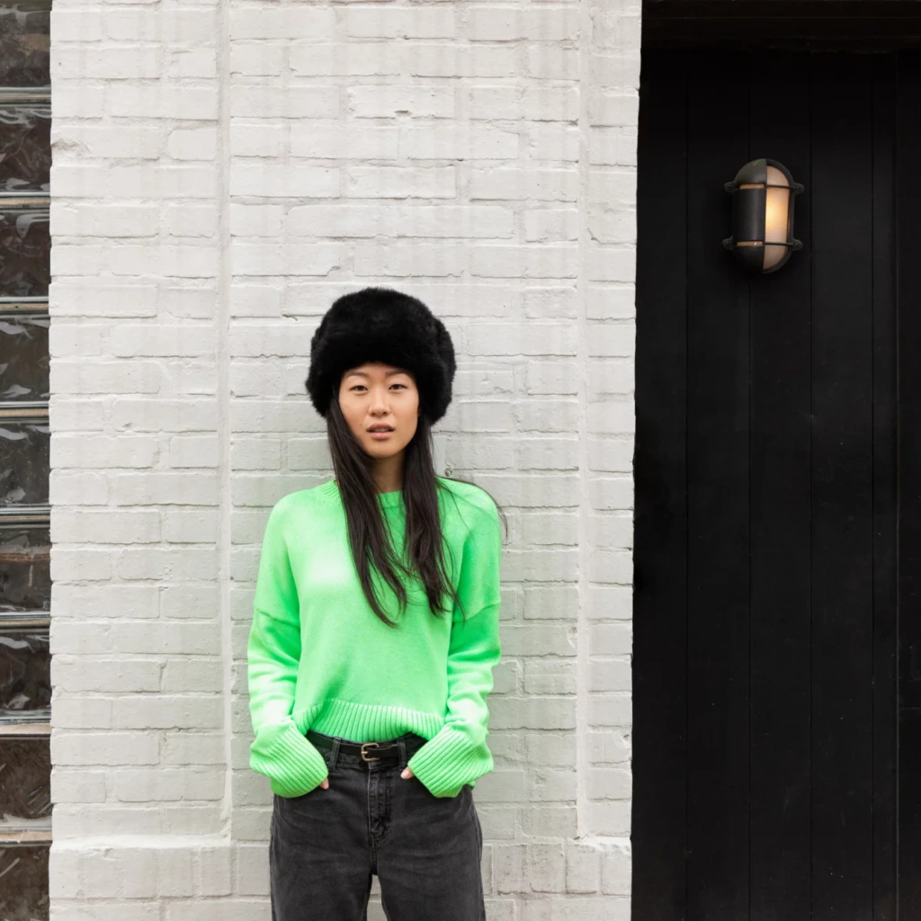 Sweter barwiony metodą zanurzeniową w kolorze Neon Green